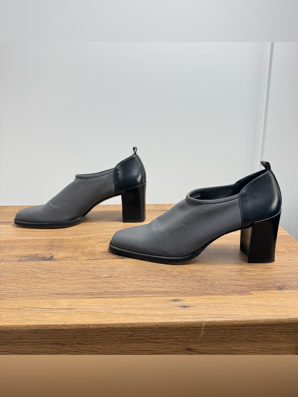 Donald J Pliner Stretch Fabric Block Heel Pumps Gray Black Size 8N